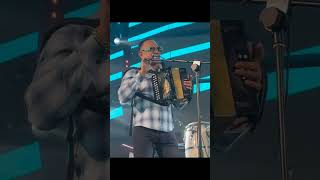 Ebenezer guerra compartiendo tarima con Yovanny polanco en Lovera Discotec