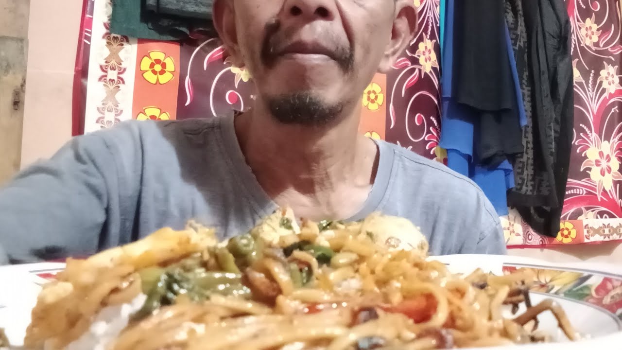 Mie goreng nasi ayam sat set