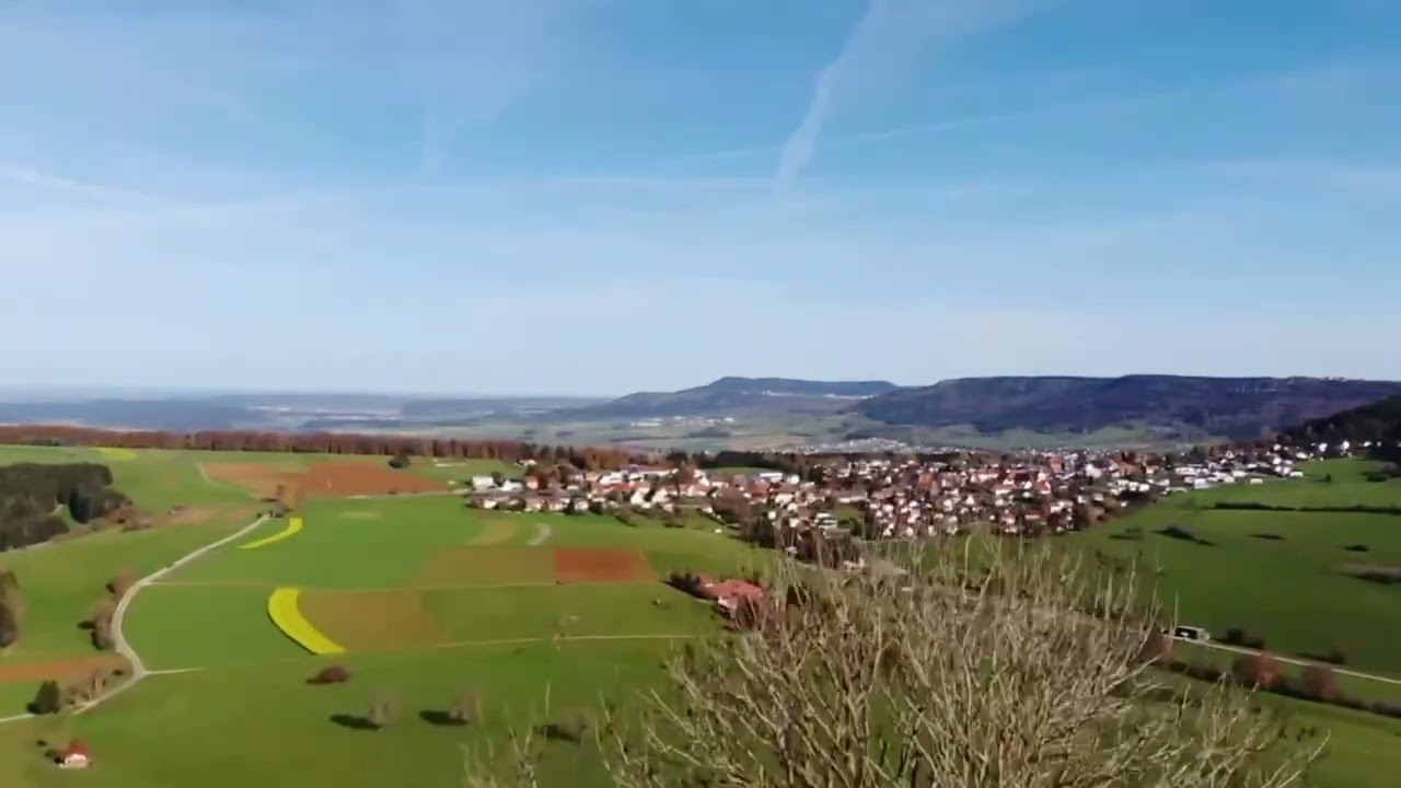 Über dem Hohenkarpfen