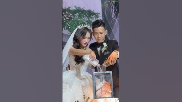 Nghi thức rót cát thể hiện sự hòa hợp, gắn bó không tách rời và tình yêu sâu đậm của các cặp đôi 💕