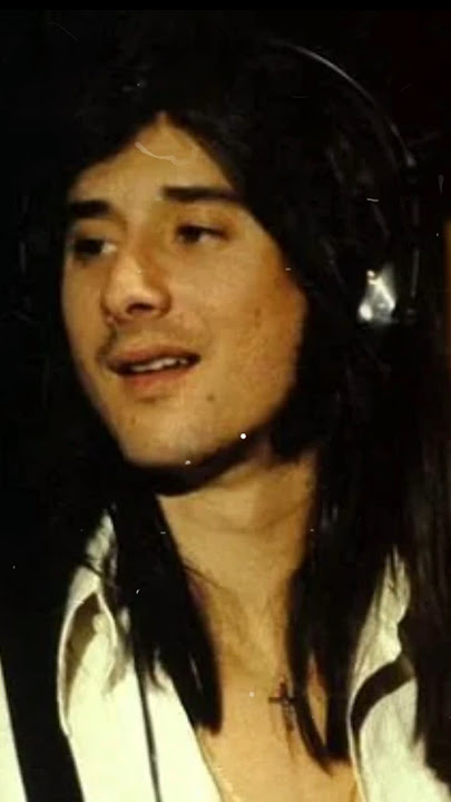 'The Beginning of a Legend: Steve Perry’s Rise with Journey 🎤🔥'