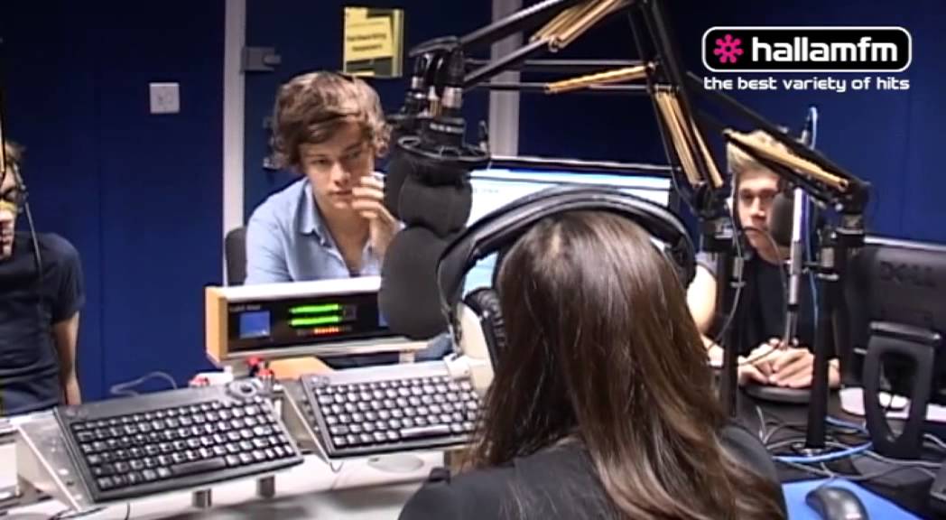 Simon Cowell offers to take One Direction to Barbados