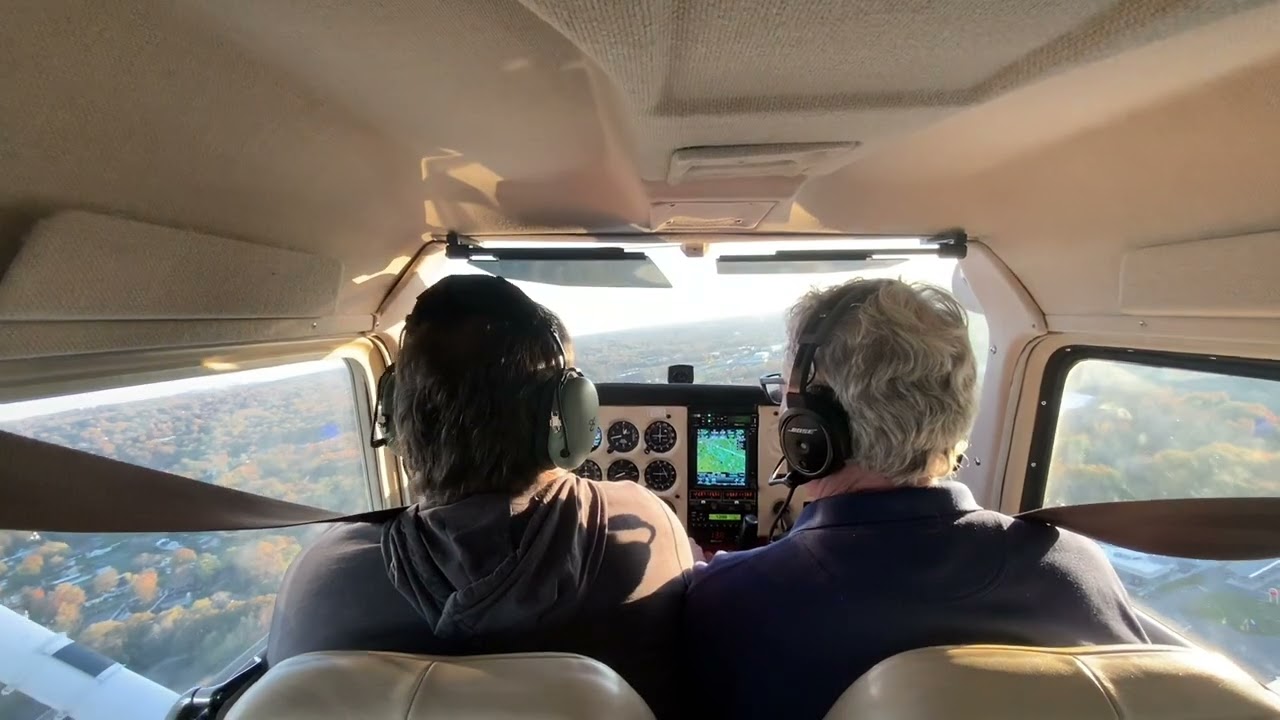 Private Pilot Training: Landing Runway 22 at KCDW in a Cessna 172N