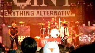 Three Days Grace  - Pain (Live) @ Pointfest XX 5/8/2006