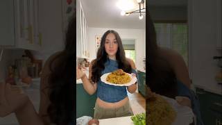 ARROZ CON POLLO 🍗 one of the first Puerto Rican dishes my mom taught me! #arrozconpollo