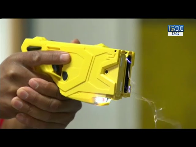 Parte la sperimentazione del taser, la pistola elettrica. Ecco come  funziona 