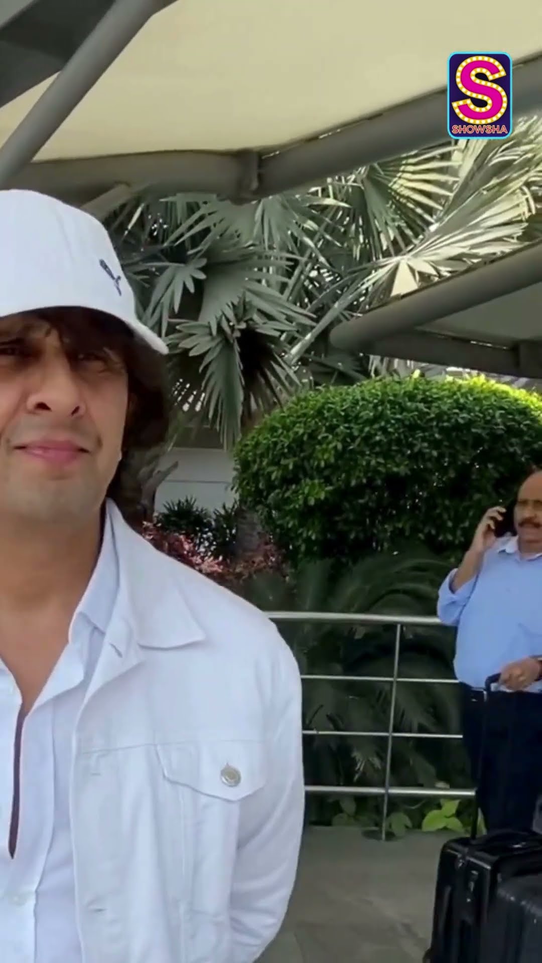 Sonu Nigam Keeps It Cool While Battling Back Pain | #Singer #Shorts N18S | News18 #entertainment