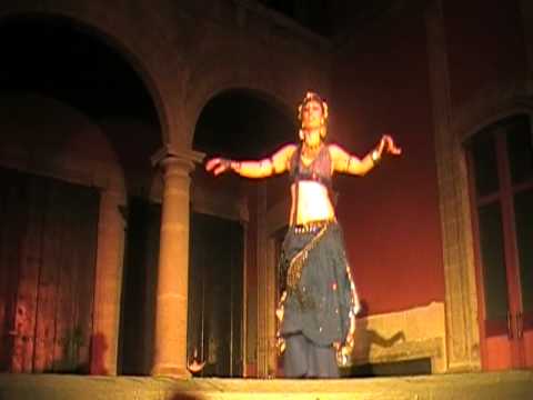 Kybray Corr bailando en el 1er festival Tribal festival of lights