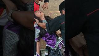 Cewek Cantik Kesurupan