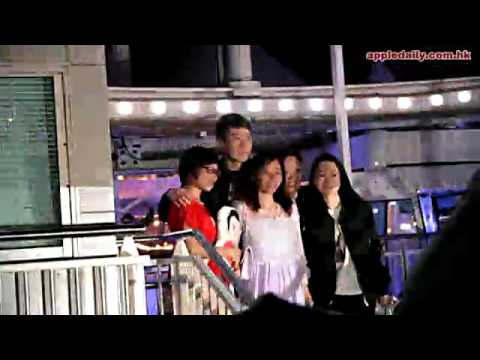 20160503 黎明Leon Lai 同fans玩摩天輪 冒黃雨合十致謝