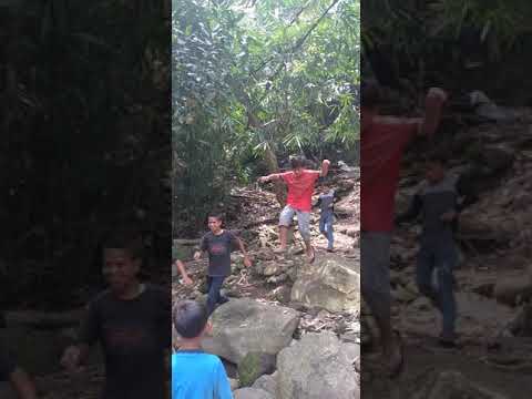 MANDI DI KALI CILOSEH/TASIKMALAYA