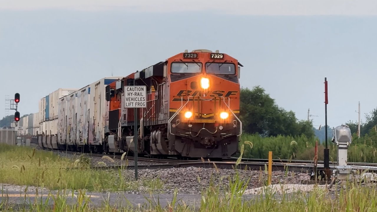BNSF Z train takes the crossover & BNSF Manifest train departs afterwards! BNSF Transcon..8/4/25