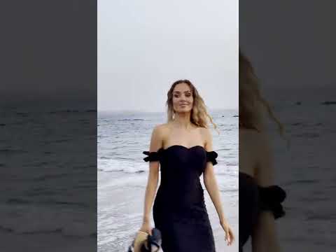 Video: CM6530 Romantyczna koronkowa sukienka midi - czarna