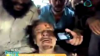 Rebeldes libios se fotografían con el cadáver de Gadhafi