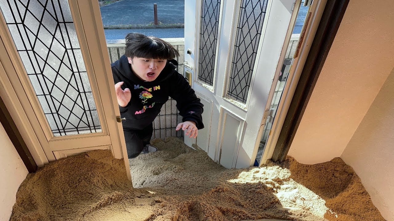 友達の家を2トンの砂で埋めてみた【ドッキリ】