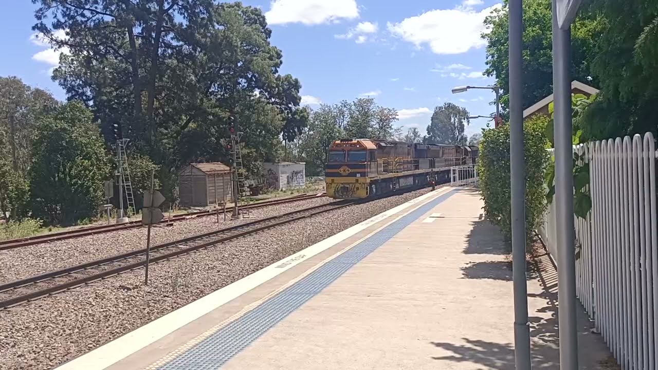 XRN006 GWU007 GWU001 loaded coal train passing thru Muswellbrook 31102021 YouTube XRN006 GWU007 GWU001 loaded coal train passing thru Muswellbrook 31102021 YouTube
