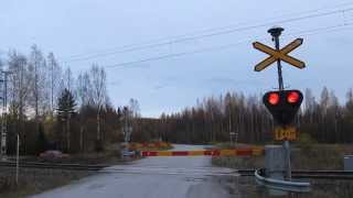 museum train Dm7 passed SAUVAMÄKI (Km.0427 0052) level crossing in Hankasalmi, Finland