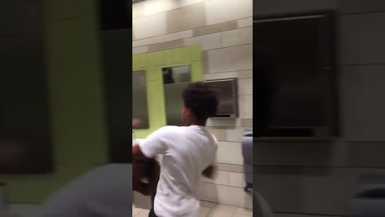 XXXTENTACION fights in the mall YouTube