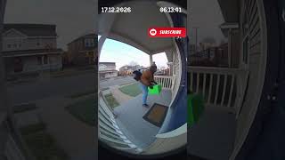 He Came to Deliver the Newspaper… But Took the Package 😱