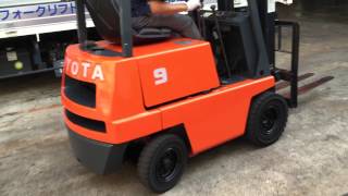 トヨタ中古フォークリフト 900kg 2FGL9 動作確認 - YouTube