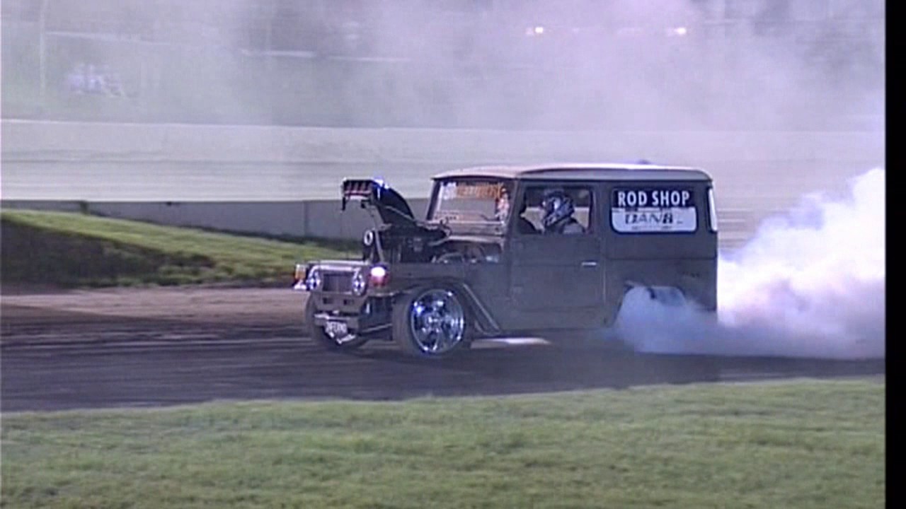 Autopro Burnout Classic Shootout Murray Bridge Speedway 2017 - YouTube