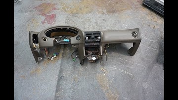 The Daily Teg: Acura Integra dash removal, Bay Harness removal (part 1)