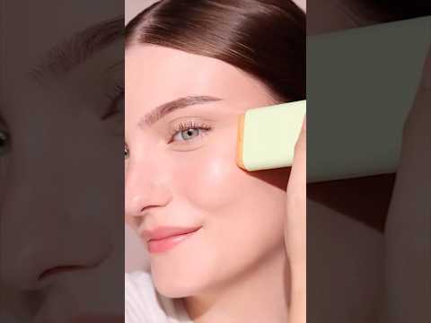 our bestselling On-the-Glow SUPERGLOW melts into skin, delivering a soft radiant sheen in seconds. ✨