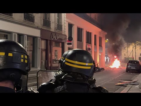IMAGES | Paris : tirs de mortiers sur les forces de l'ordre à la nuit tombée
