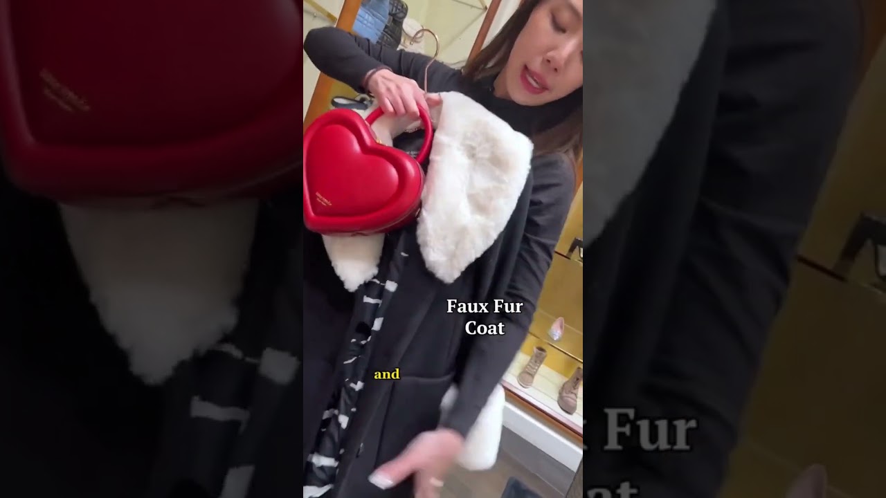 Feeling cozy and classic with our Pitter Patter Heart bag. ❤️ 