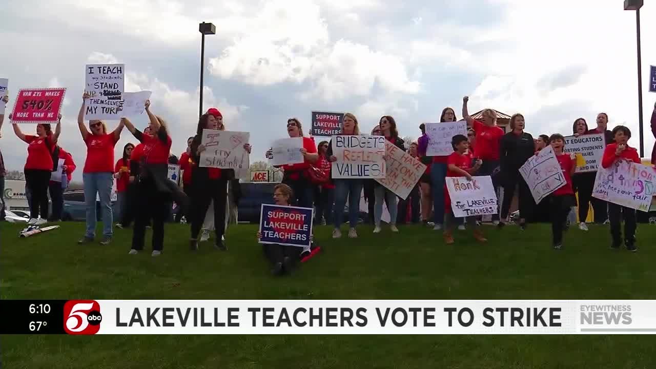 Lakeville teachers file intent to strike ahead of rally - YouTube