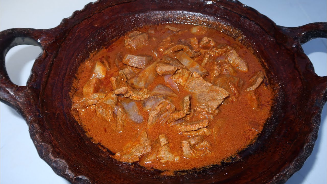 BISTEC CON PAPAS EN SALSA ROJA