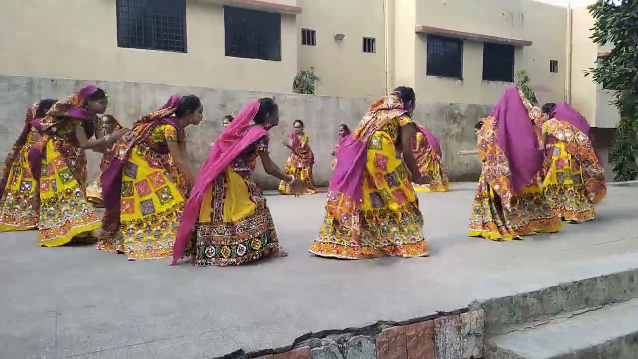 કલા મહાકુંભ માં તાલુકા કક્ષા એ સમૂહ ગરબો..