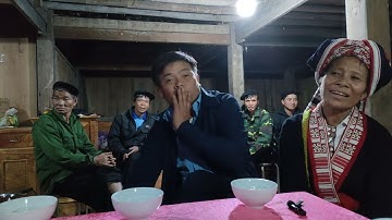 hát páo zung đối đáp hai bên trai gái trong đêm đám cưới của dân tộc dao đỏ vùng cao