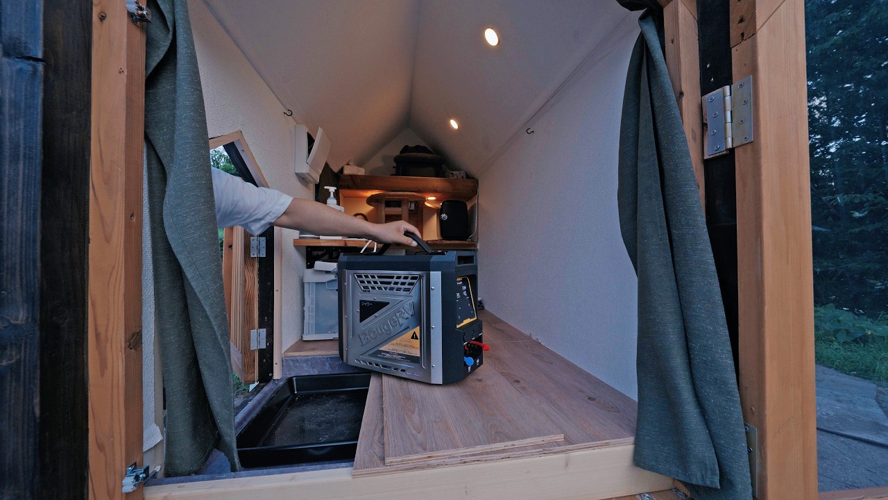 The world's smallest house. I've got an evolved shower room!
