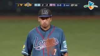 20130718 CPBL 猿VS犀牛 3下 郭永維用肉身擋下球隊可能失掉的1分
