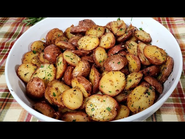 These roasted potatoes are crispy and crunchy on the outside & creamy on the inside! #recipes #vegan - Desi Cooking Recipes