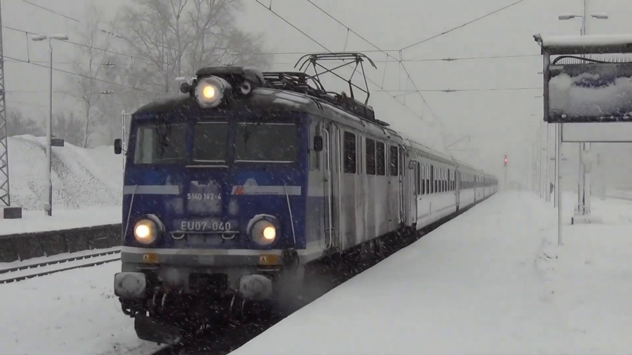 Pociągi PKP Intercity na stacji Warszawa Zachodnia 2020 Zimą