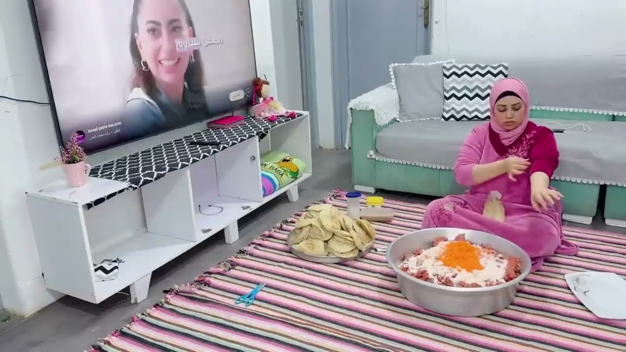 صنعت 1000رغيف حواوشي في بيتي ونزلت وزعت بنفسي في الشوارع !!🙈🧕🏿