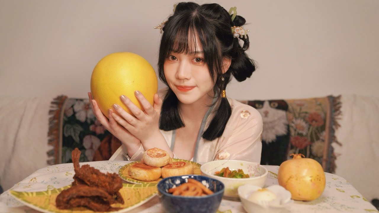 🧟‍♀️丧妹 ASMR／中秋快乐~ 一起吃点喝点 ！吃播ASMR 咀嚼音 耳语轻语 Happy Mid-Autumn Festival~ Let’s eat and drink together!