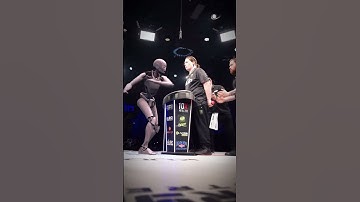 Robot play Power Slap 🤖👋#robot #airobot #powerslap #futurerobot #robotplayer