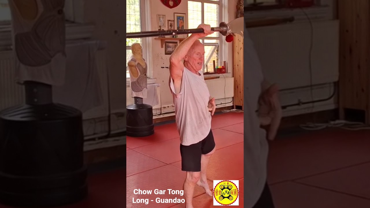 Chow Gar Southern Praying Mantis Kung Fu Kwan Dao / Guan Dao