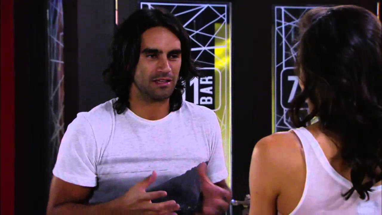 Mis amigos de siempre -  Julián sigue luchando por el amor de Bárbara