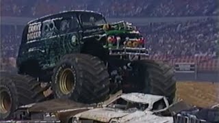 Grave Digger 20th Anniversary (Flashing Lights Warning)