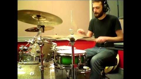 Some groove displacement / metric modulation in triplets / having fun with a loop