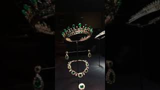 Sotheby's jewellery specialist justin roberts explains the history of
queen victoria's emerald and diamond tiara at press preview 'victoria
reveal...