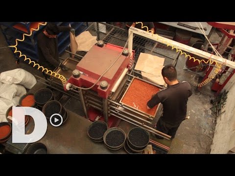 Video: Recubrimiento de migas de caucho. Recubrimiento de migas de goma de bricolaje