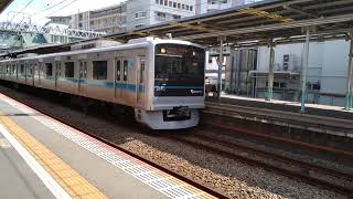 小田急3000形3652Fが向ヶ丘遊園駅を発車するシーン。