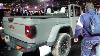 Jeep Gladiator Mojave walkaround video 2020 Chicago Auto Show