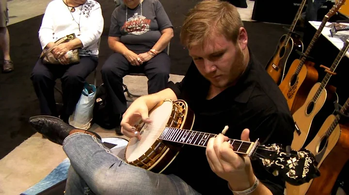 Russell Carson of Kentucky Thunder pickin' on his ...