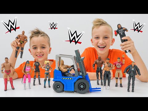Vlad ve Niki, WWE oyuncakları Forklift ile 5 kilit mücadelesi veriyor